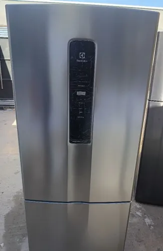 Geladeira Electrolux inverter cor inox congelador embaixo 490L