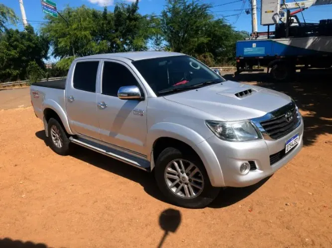 Toyota Hilux CD SRV D4-d 4X4 3.0 TDI Diesel AUT 2013