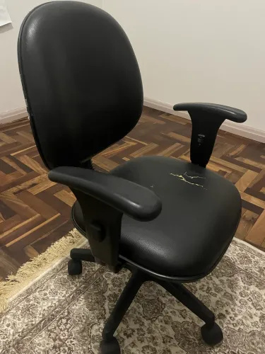 Cadeira escritório com rodinha e apoio de braço