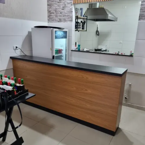 Balcão Novo para Loja e Restaurante 1,80m em MDF 18mm Preto com Louro Freijó com Nichos