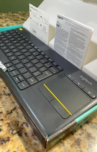 Teclado sem fio com touchpad Logitech K400 PLus Cinza