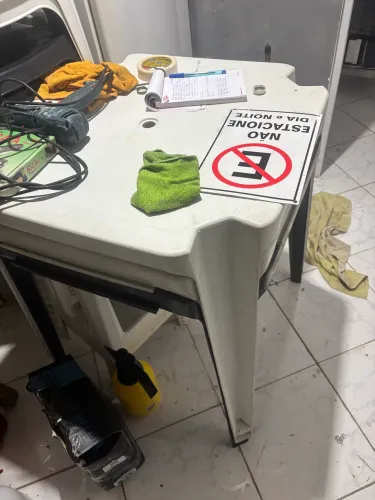 Mesa plástica com cadeira 