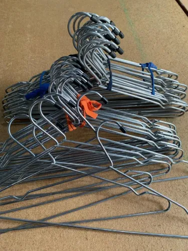 Cabides para loja