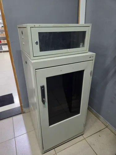 Rack de chão e parede.