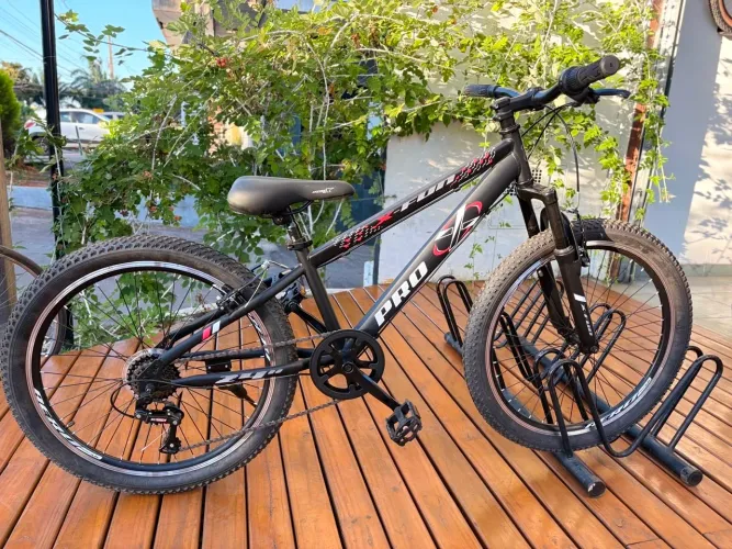 BICICLETA ARO 24 COM SUSPENSÃO E MARCHA NOVA