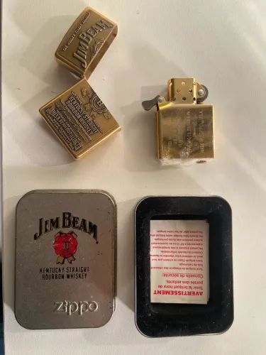 Isqueiro marca ZIPPO modelo JIM BEAM banhado a ouro