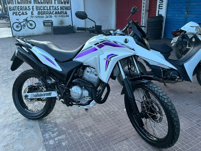 XRE branca em ótimo Estado