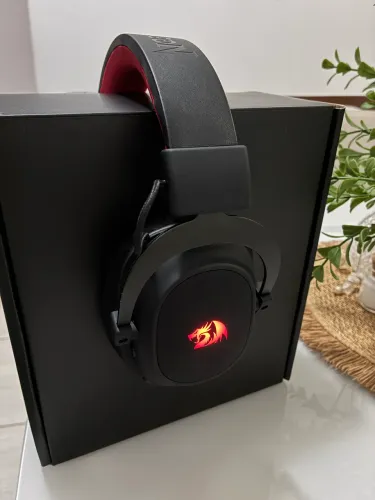 ? Headset Gamer Redragon Zeus Pro Wireless - Sem fio + RGB