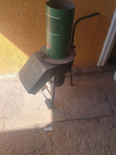 Vende se um triturador de coco