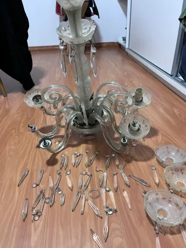Lustre de cristal antigo para retirada de peças 