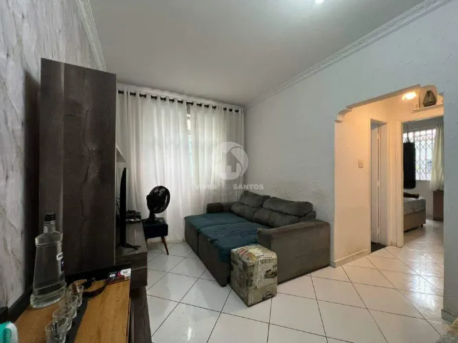 Apartamento térreo com 2 quartos e quintal no Embaré