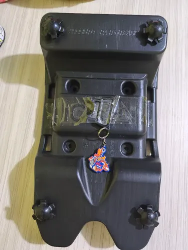Suporte universal para baú de moto