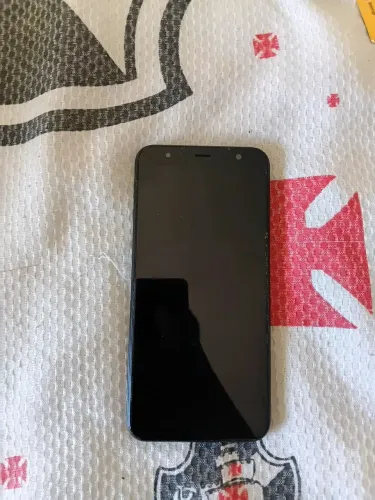 j6 plus * serve pra retirada de peças 