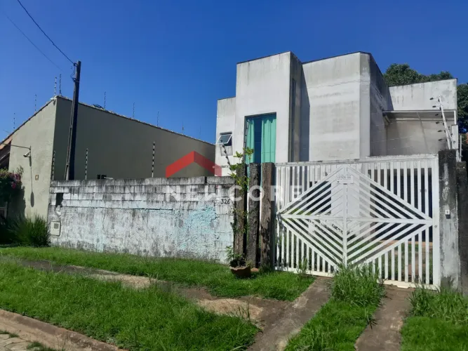 Casa em Rua Professor Ítalo Bianchini - Jardim Guaraú - Peruíbe/SP