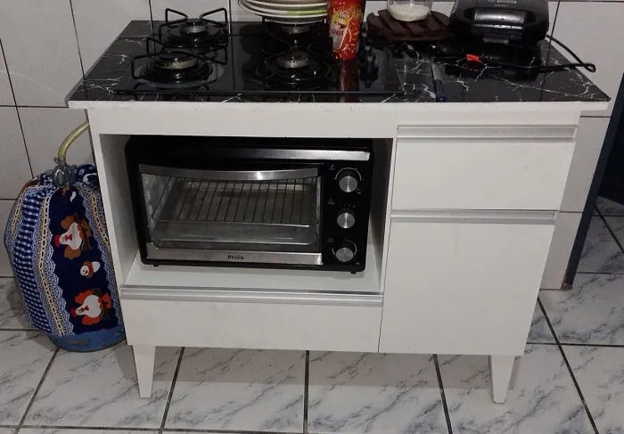 Vende-se conjunto completo balcão fogão forno.