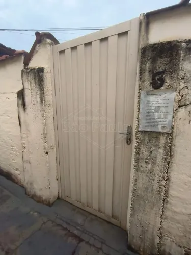 Locação de Casas / Padrão na cidade de Araraquara