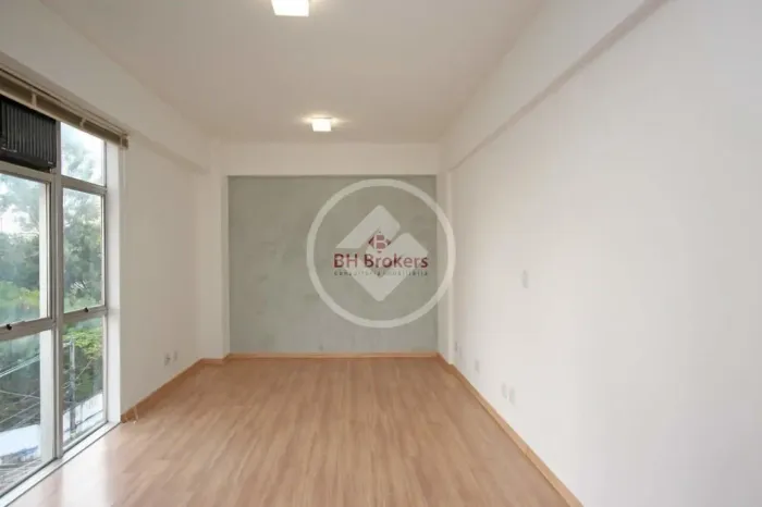 SALA COMERCIAL COM AR-CONDICIONADO + PRÉDIO 100% REVESTIDO | 2 ELEVADORES | PORTARIA codig
