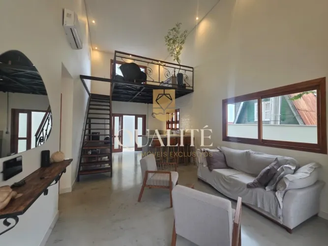 CASA A VENDA MOBILIADA 3 QUARTOS , 1 SUITE, 3 Vagas Itacorubi R$ 1.490.000,00