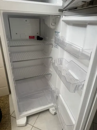 Geladeira Electrolux DC35A - 260 litros | Seminova