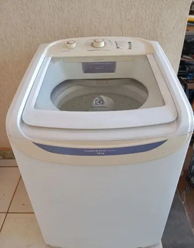 Máquina de lavar roupa Electrolux 15 kilos
