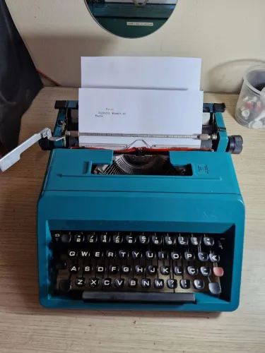 Máquina de Escrever Olivetti Studio 45 - Funcionando c/ Maleta Original