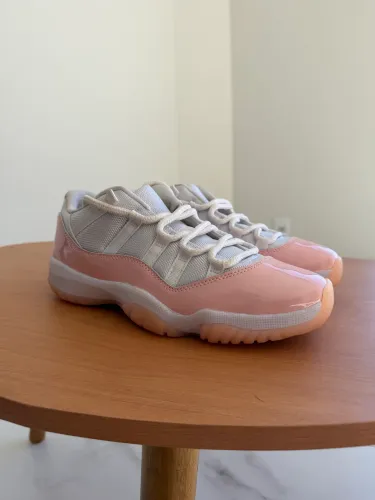 Air Jordan 11 low Legend Pink
