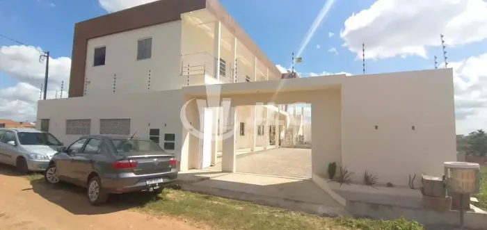 A JLC Imobiliária ALUGA Casa Semimobiliada em Nossa Senhora da GLoria.
