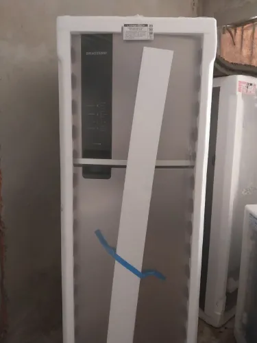 GELADEIRA BRASTEMP 400 LITROS NA CAIXA COM DETALHE DE TRANSPORTE