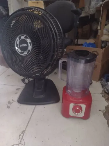 Um liquidificador arno maís um ventilador Arno 40