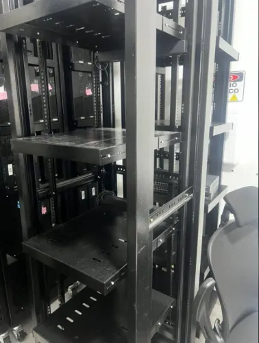 ? RACK DE SERVIDOR 44U - ESTADO DE NOVO