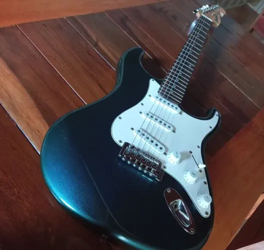 Guitarra Stratocaster 