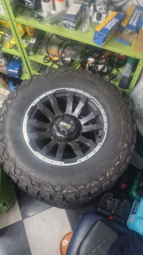 Jogo de rodas com pneus aro 18", pneu 35x12.5r18 furacão 6x139 ranger, troller, off road 