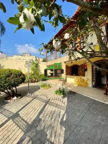 **Casa Espetacular à Venda em Vila Valqueire, Rio de Janeiro**