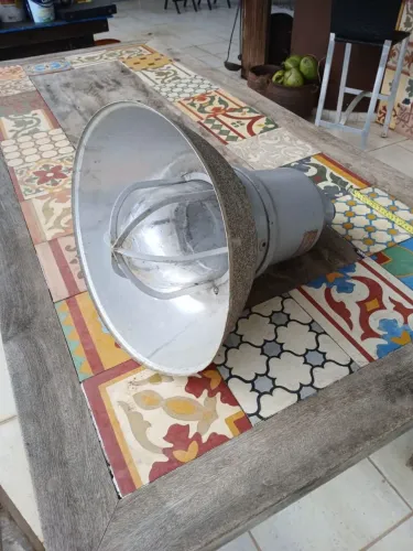 Luminária Indústrias antiga