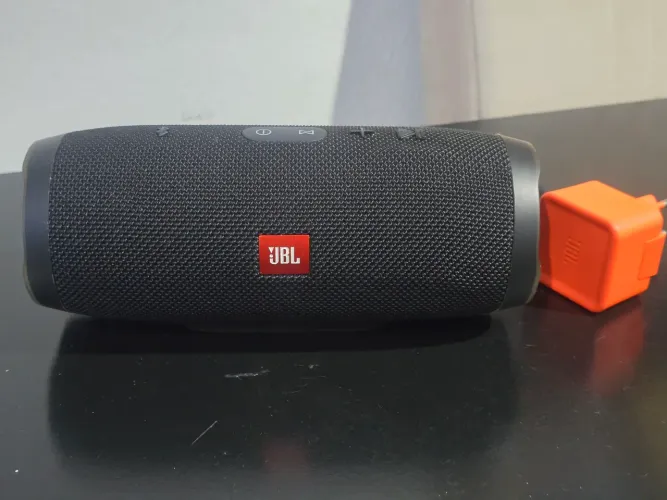 Caixa Bluetooth JBL Charge 3 impecável