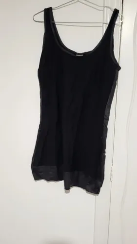 Camiseta preta malwee M com aplicações em couro ecológico