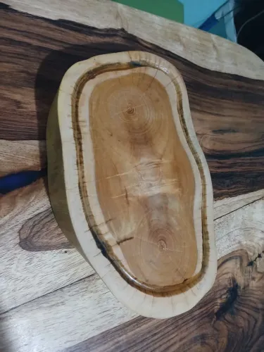 Bela tábua de corte rústico excelente para sua cozinha ou área de lazer