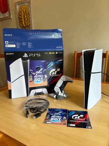 PlayStation 5 Slim Digital Edition, na cor branca, armazenamento de 825GB