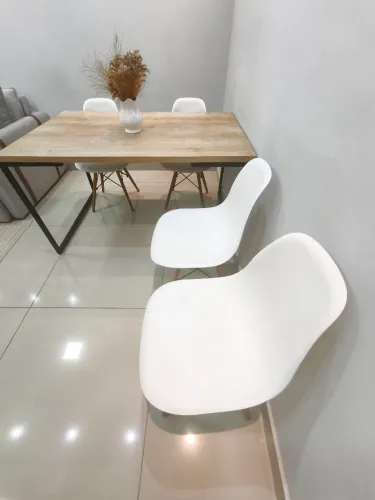 Mesa Com 4 cadeiras 
