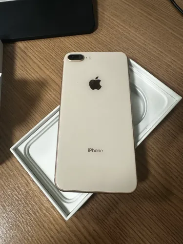 iPhone 8 Plus na caixa
