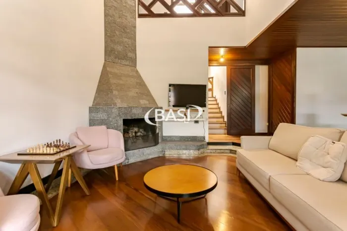 Casa Alto Padrão à Venda no Jardim das Américas, Curitiba/PR.