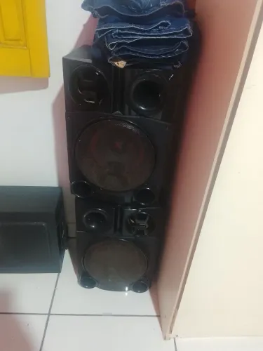 Vendo duas caicha de som fusionando 100% valor das duas 150$