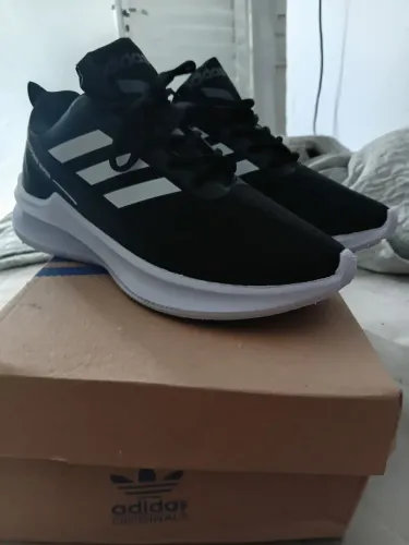 Tênis da adidas novo nunca usado