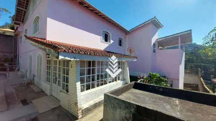 Casa com 5 dormitórios à venda, 200 m² por R$ 1.500.000,00 - Centro - Nova Friburgo/RJ