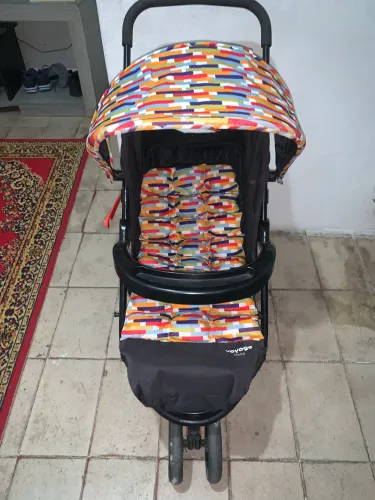 Vendo carrinho de bebê semi novo, delta voyage