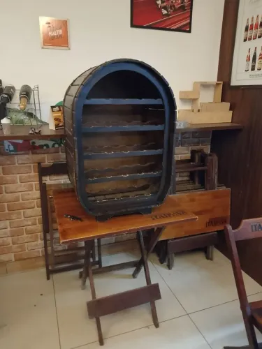 Adega de vinho em madeira