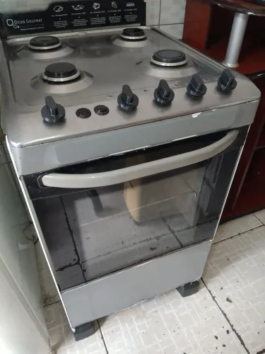 Fogao 4 bocas esmaltec em bom estado.