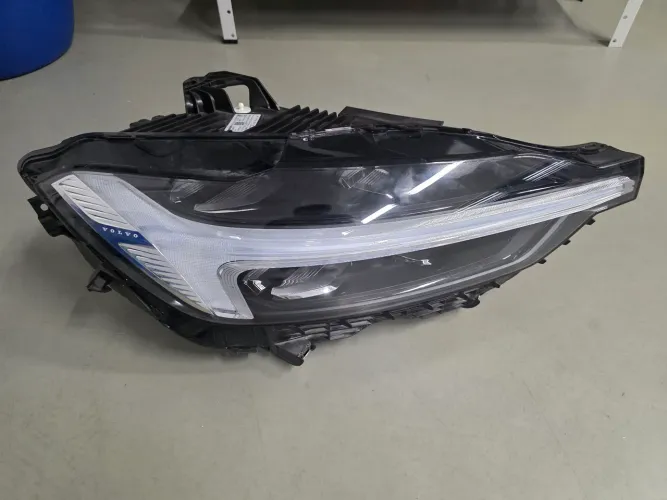 Farol Volvo XC60