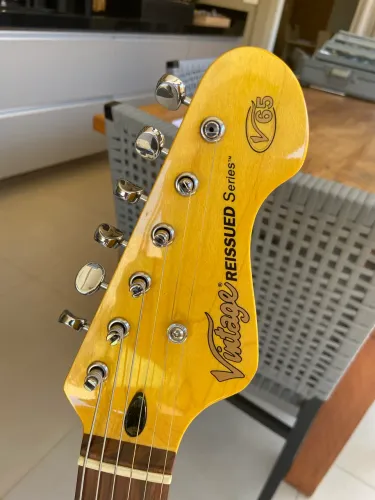 Guitarra Vintage Jazz Master V65