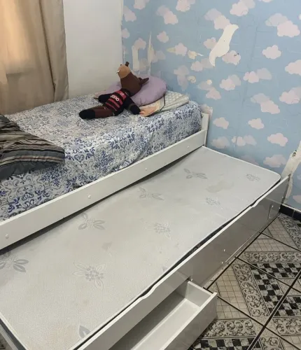 Cama solteiro 2 em 1 com cama auxiliar e 2 gavetas
